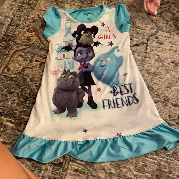 Vampirna. Disney. 4T.